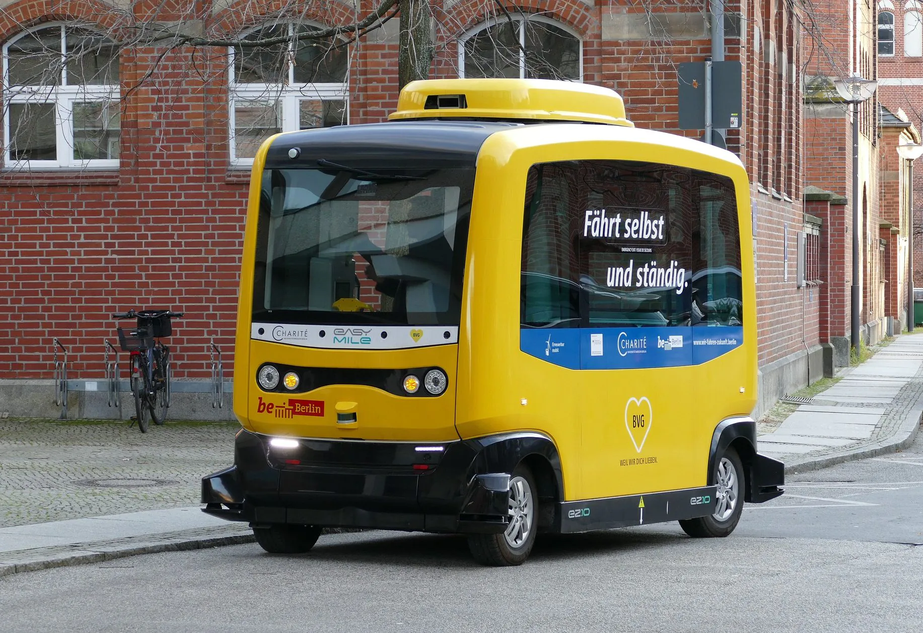 Titelbild eines elektrischen Minibusses der BVG für Blogartikel